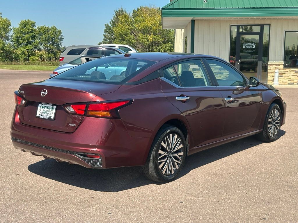 Used 2025 Nissan Altima 2.5 SV AWD/4WD image 6
