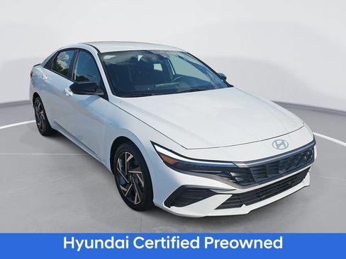 Certified 2025 Hyundai Elantra SEL FWD image 3