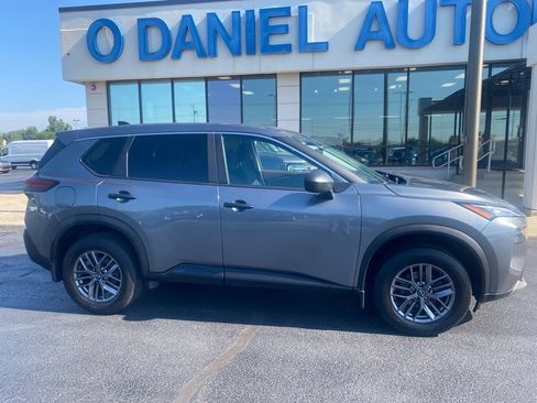 Used 2023 Nissan Rogue S AWD/4WD image 3