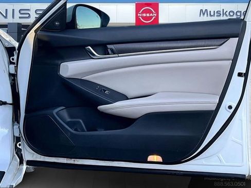 Used 2019 Honda Accord Touring image 25