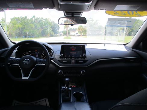 Used 2022 Nissan Altima 2.5 SV FWD image 19