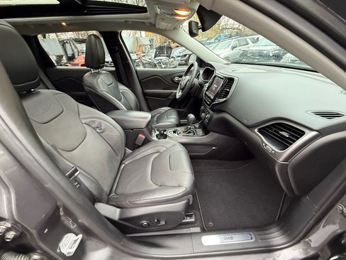 Used 2019 Jeep Cherokee Limited AWD/4WD image 6