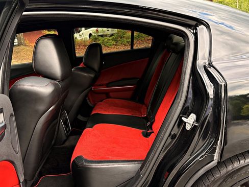 Used 2016 Dodge Charger R/T Scat Pack w/ Beats Audio Group RWD image 10