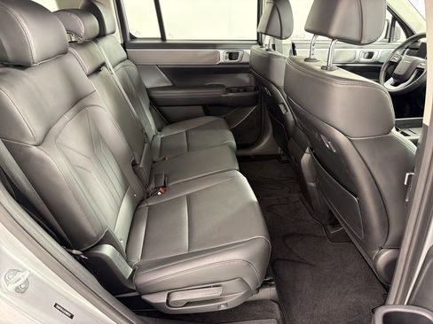 Used 2025 Hyundai Santa Fe SEL FWD image 28