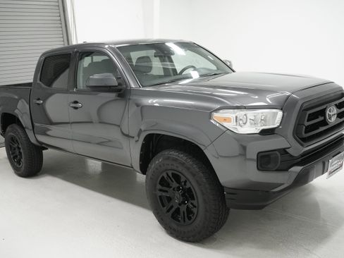 Used 2021 Toyota Tacoma SR w/ SR Convenience Package image 3