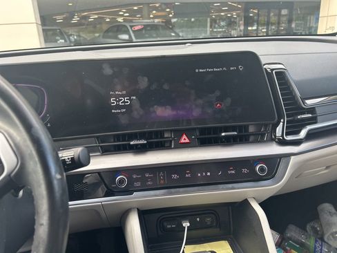Used 2024 Kia Sportage EX FWD image 17