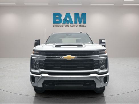 Used 2026 Chevrolet Silverado 2500 LT AWD/4WD image 2