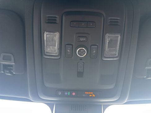 Used 2023 Chevrolet Suburban Premier image 23