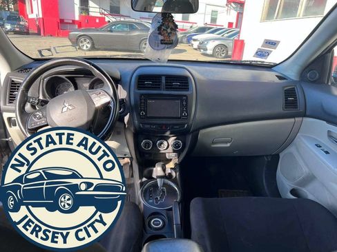 Used 2017 Mitsubishi Outlander Sport SE AWD/4WD image 3