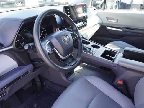 Certified 2023 Toyota Sienna XLE FWD image 14