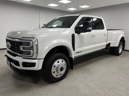 Used 2025 Ford F450 Platinum w/ FX4 Off-Road Package image 6