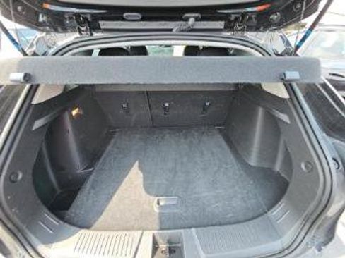 Used 2025 Chevrolet Trax LT w/ LT Convenience Package FWD image 12