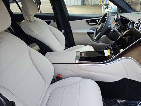 New 2026 Mercedes-Benz GLC 300 image 10