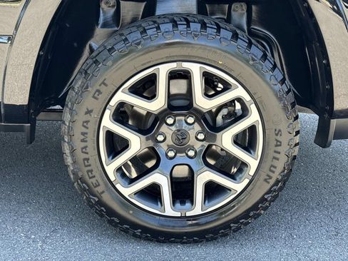 Used 2025 RAM 1500 Laramie AWD/4WD image 11