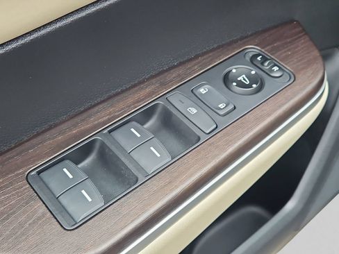 Certified 2019 Honda Clarity Plug-In Hybrid image 23