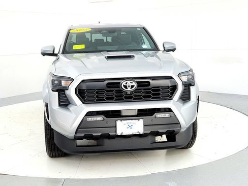 Used 2025 Toyota Tacoma TRD Sport w/ TRD Sport Premium Package AWD/4WD image 8