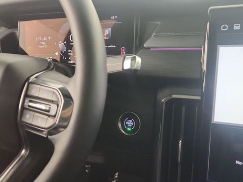 Used 2024 GMC Acadia AT4 w/ Luxury Package image 22