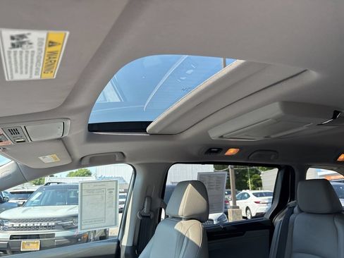 Used 2023 Honda Odyssey Touring image 25