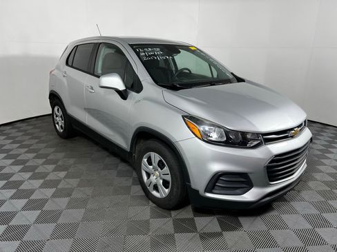 Used 2017 Chevrolet Trax LS image 3