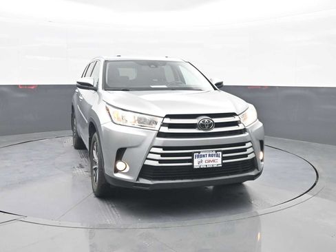 Used 2017 Toyota Highlander XLE AWD/4WD image 2