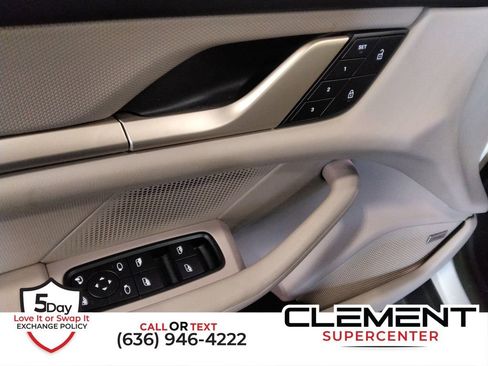 Used 2022 Porsche Taycan image 23