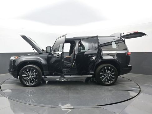 Used 2026 Lexus GX 550 w/ Accessory Package (2T) AWD/4WD image 32