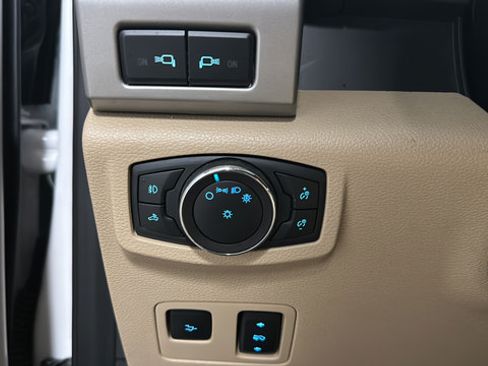 Used 2019 Ford F250 Lariat w/ Lariat Ultimate Package AWD/4WD image 35