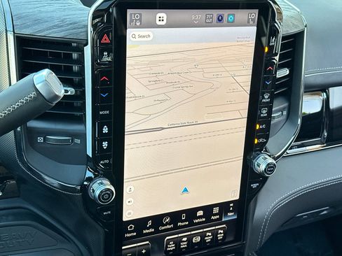 New 2025 RAM 3500 Limited AWD/4WD image 17