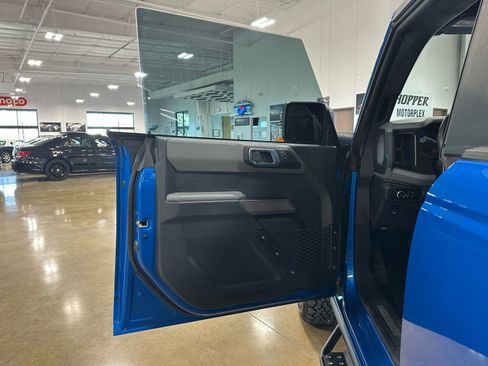 Used 2023 Ford Bronco Black Diamond image 12