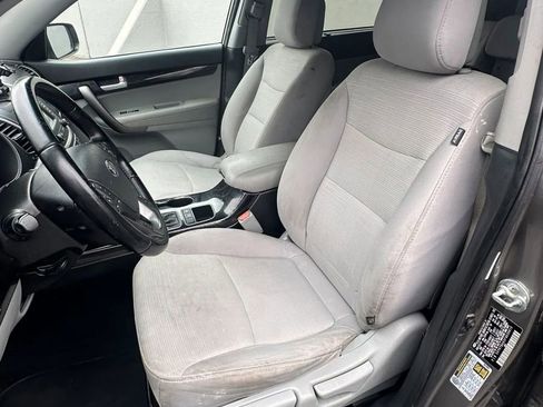 Used 2015 Kia Sorento LX AWD/4WD image 9