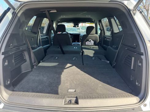 Used 2025 GMC Acadia Elevation AWD/4WD image 12