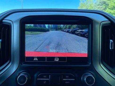 Used 2021 Chevrolet Silverado 1500 LT w/ Convenience Package II AWD/4WD image 15