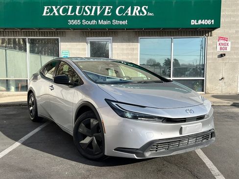 Used 2024 Toyota Prius LE image 1