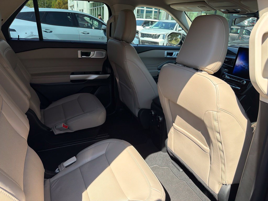 Used 2023 Ford Explorer Limited w/ Limited Technology Package RWD image 15