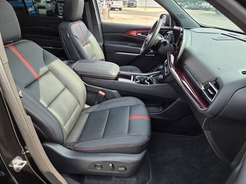 Used 2026 Chevrolet Traverse RS FWD image 17