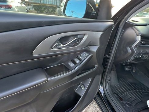 Used 2019 Chevrolet Traverse LT image 12
