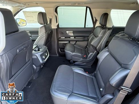 Used 2025 Ford Expedition Platinum AWD/4WD image 2