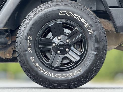 Used 2016 Jeep Wrangler Unlimited Sport w/ Connectivity Group image 16