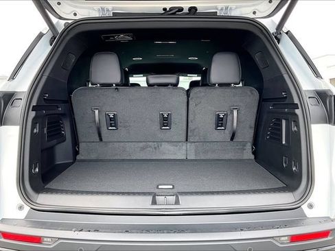 New 2027 Chevrolet Traverse LT w/ Midnight/Sport Edition AWD/4WD image 15