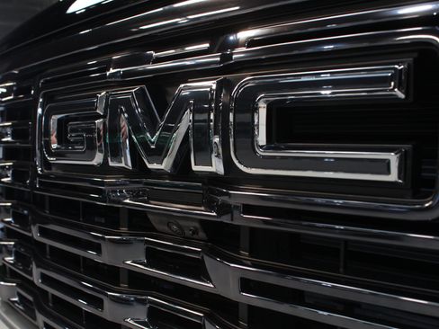 Used 2026 GMC Sierra 1500 Denali Ultimate w/ LPO, Black Badging Package AWD/4WD image 7
