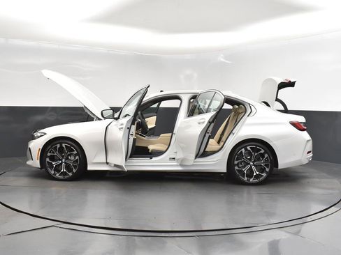 Certified 2025 BMW 330i Sedan w/ Premium Package image 46