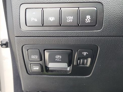 Used 2013 Hyundai Equus Signature RWD image 22
