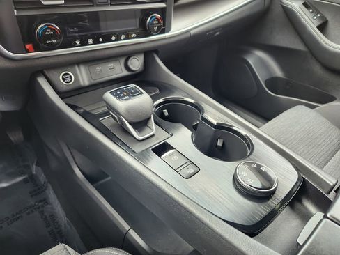 Used 2023 Nissan Rogue SV AWD/4WD image 16