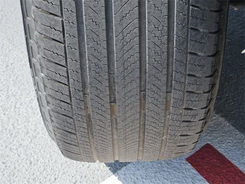 Used 2022 GMC Sierra 1500 SLT image 11