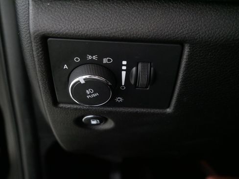 Used 2017 Jeep Grand Cherokee Limited w/ Trailer Tow Group IV image 26