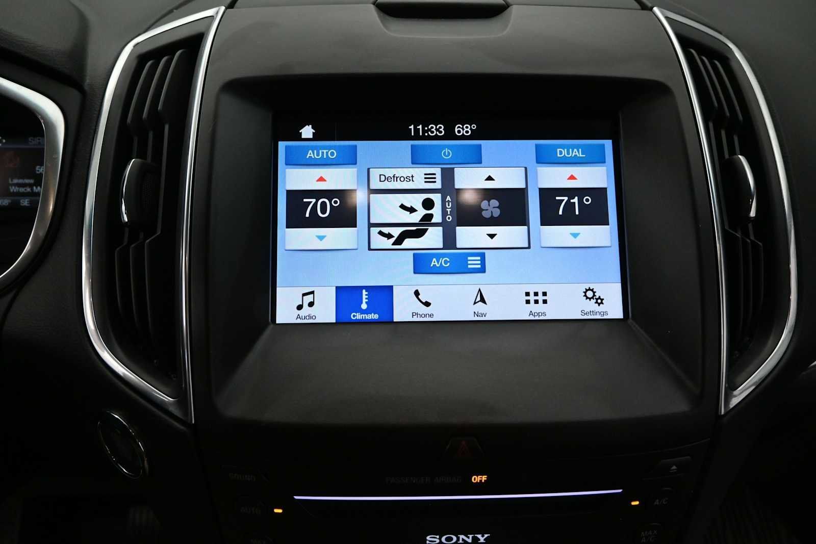 Used 2018 Ford Edge Titanium w/ Equipment Group 301A AWD/4WD image 18