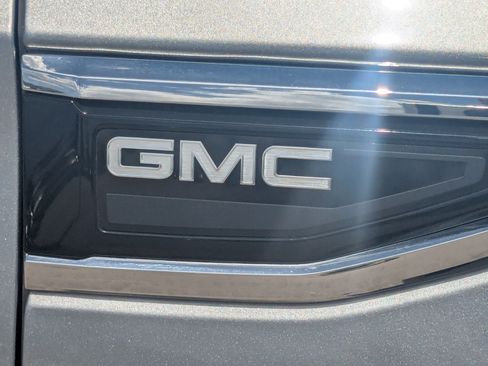 Used 2024 GMC Yukon SLT AWD/4WD image 13