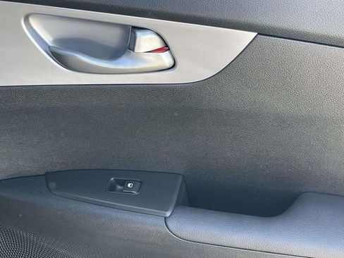 Certified 2022 Kia Forte LXS w/ LXS Technology Package image 16