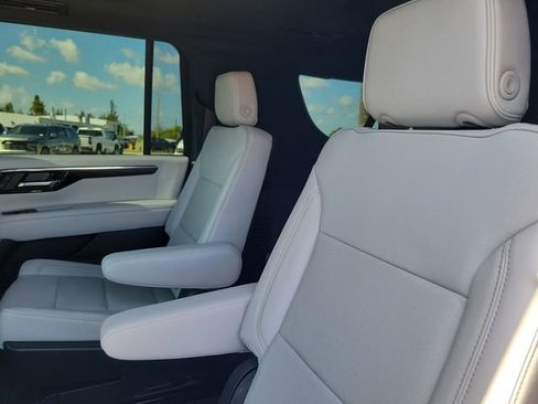 Certified 2025 Chevrolet Suburban Premier w/ Sun And Tow Package image 10