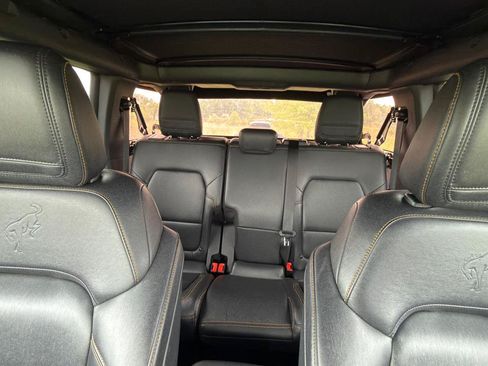 Used 2023 Ford Bronco Badlands w/ Sasquatch Package AWD/4WD image 16
